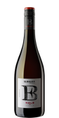 Die Flasche zeigt ein modernes Design mit einem großen, stilisierten 'B' und dem Wort 'HALB' in roter Schrift.