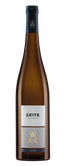 Eine elegante Weinflasche mit dem Etikett 'Leitz Weingut' und der Aufschrift 'Cuvée' in goldenen Buchstaben.