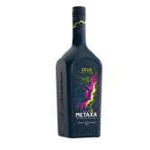 Metaxa Zeus Edition in einer markanten Flasche, die mit einem kreativen, farbenfrohen Muster und dem Schriftzug '12 Sterne' verziert ist.
