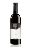 Eine elegante Flasche Rotwein mit schwarzem Etikett, die den Namen 'Heinrich' und die Bezeichnung 'Salzberg 2019' trägt.