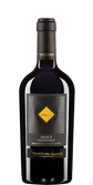 Eine elegante Flasche Zolla Salice Salentino mit einem auffälligen, geometrischen Etikett und glänzendem schwarzen Finish.