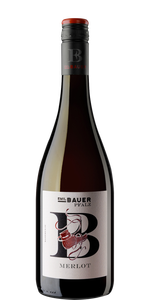 Die Flasche Merlot von Emil Bauer hebt sich durch ihr minimalistisches Design und die geschmackvolle Farbgebung hervor.