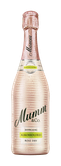 Ein schimmernder, rosafarbener Sekt in einer stilvollen Flasche, die mit feinen Blasen und Wassertropfen verziert ist.