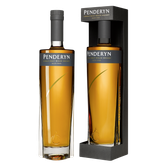 Ein hochwertiger Penderyn Whisky in einer transparenten Flasche, umgeben von einem stilvollen schwarzen Karton, der den Inhalt hervorhebt.