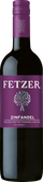Eine hochwertige Weinflasche mit einem violetten Etikett, das den Namen „Fetzer“, die Rebsorte „Zinfandel“ und die Herkunft „California“ trägt. Ein stilisiertes Baum-Symbol sowie das „Certified B Corporation“-Logo auf dem Flaschenhals unterstreichen den nachhaltigen Markenauftritt.
