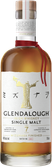 Eine Flasche Glendalough Irish Whiskey mit einem eleganten Etikett und einem Holzverschluss, die in warmem Licht leuchtet.
