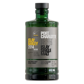 Eine grüne Whiskyflasche mit dem Etikett 'Port Charlotte Islay Barley 2014', die in einem modernen Stil gestaltet ist.