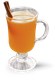 In einem stilvollen Glas präsentiert sich ein warmes, aromatisches Getränk in leuchtendem Orange, verfeinert mit Zimt.