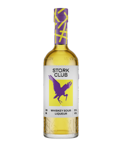 Eine Flasche Stork Club Whiskey Sour Liqueur mit einem auffälligen lila Etikett und einem stilisierten Storch-Logo.