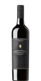 Eine elegante Flasche Shiraz mit schwarzem Etikett und goldenen Akzenten, die den Namen Stonewell trägt.
