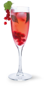 Ein schickes Glas mit einem prickelnden, pinken Cocktail, verziert mit roten Beeren und einem Blatt frischer Minze.