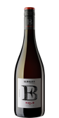 Die Flasche zeigt ein modernes Design mit einem großen, stilisierten 'B' und dem Wort 'HALB' in roter Schrift.
