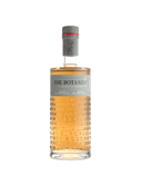 Die Flasche 'The Botanist' hebt sich durch ihre einzigartige Form und die eingravierten Pflanzenbezeichnungen von der dunklen Umgebung ab.