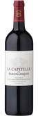 Eine elegante Flasche Rotwein mit einem kunstvollen Etikett, das den Namen 'La Capitelle de Baronarques' trägt.