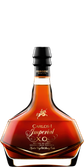 Ein hochwertiger Brandy in einer facettierten Glasflasche, die die luxuriöse Farbe des Getränks perfekt zur Geltung bringt.
