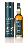 Eine Flasche anCnoc 24 Jahre alten Highland Single Malt Whisky steht neben einer eleganten Verpackung mit Bergmotiven.