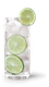 Klares Getränk mit Eiswürfeln und Limettenscheiben in einem hohen Glas, das eine erfrischende Atmosphäre vermittelt.