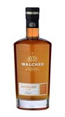 Eine elegante Flasche Walcher Marillenlikör mit goldener Etikettierung und einem klaren, bernsteinfarbenen Inhalt.