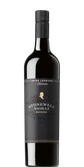 Eine elegante Flasche Shiraz mit schwarzem Etikett und goldenen Akzenten, die den Namen Stonewell trägt.