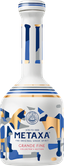 Die Flasche Metaxa Grande Fine zeigt ein kreatives Muster aus blauen und goldenen Akzenten, ideal für Sammler.