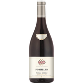 Der Pommard Wein von Pierre André zeigt eine tiefrote Farbe und ein ansprechendes Etikett mit goldenen Akzenten.