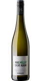 Die Flasche zeigt ein kreatives Design mit einem humorvollen Spruch und einem Hinweis auf eine Spendenaktion für einen guten Zweck.