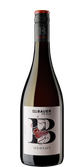 Die Flasche Merlot von Emil Bauer hebt sich durch ihr minimalistisches Design und die geschmackvolle Farbgebung hervor.