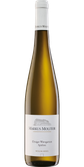 Die Flasche Riesling Spätlese von Markus Molitor hebt sich durch ihr schlichtes Design und die feine Schrift auf dem Etikett hervor.
