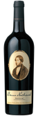 Ein edler Rotwein in einer stilvollen Flasche, die das Erbe des Weinguts Rothschild verkörpert, mit einem nostalgischen Porträt.